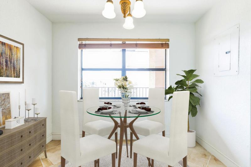  Condo & Townhome Photos