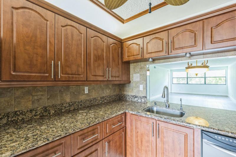  Condo & Townhome Photos
