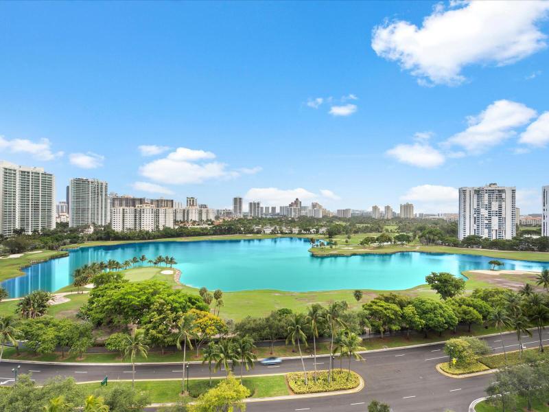  Condo & Townhome Photos