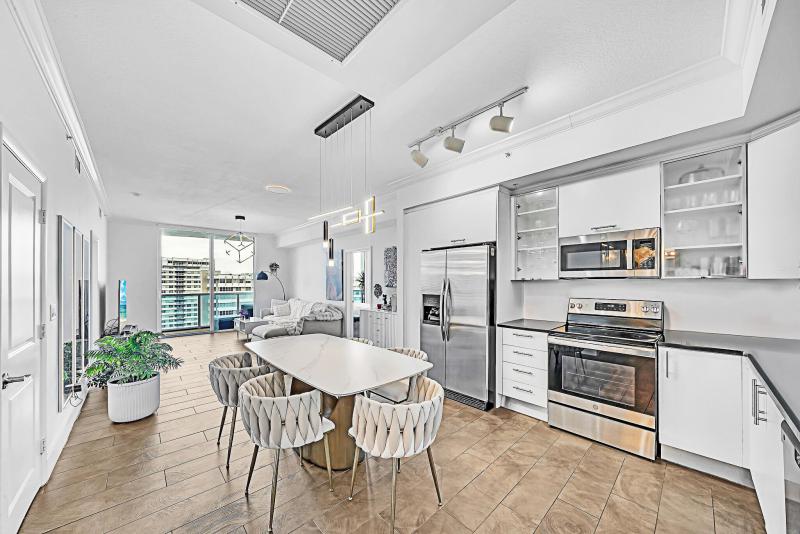  Condo & Townhome Photos