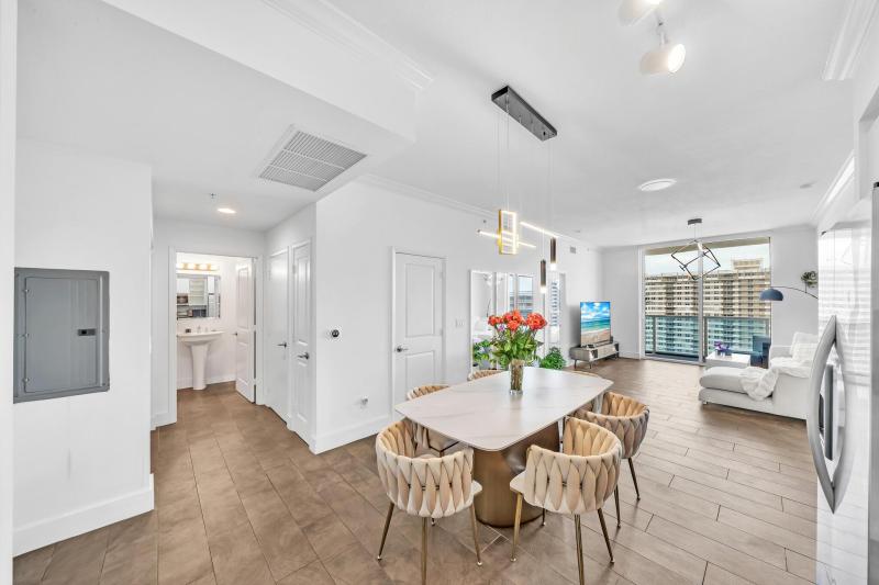  Condo & Townhome Photos