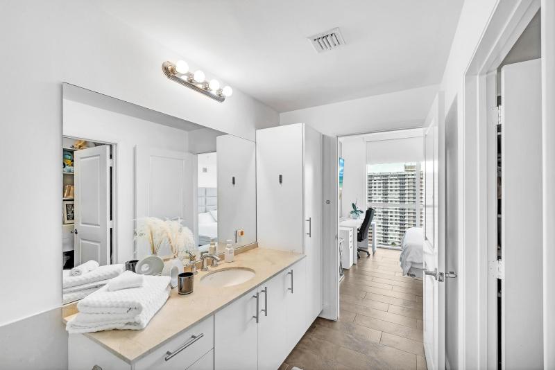  Condo & Townhome Photos