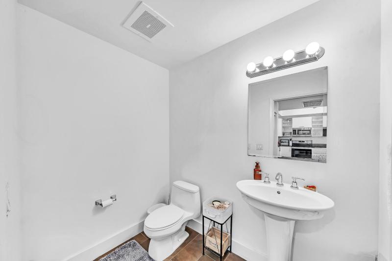  Condo & Townhome Photos