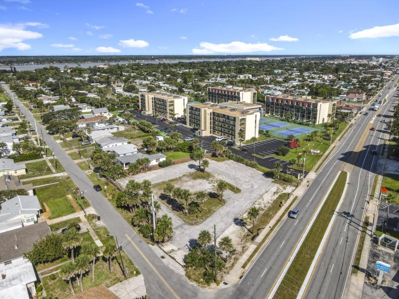  Commercial & Industrial Land Images 