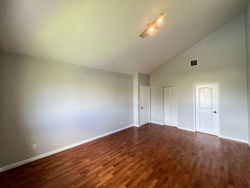  Condo & Townhome Photos