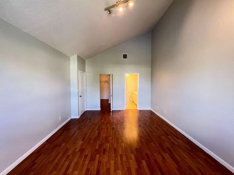  Condo & Townhome Photos