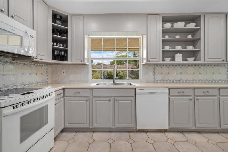  Single Family Homes Photo 12:  Fort Lauderdale,  FL 33308