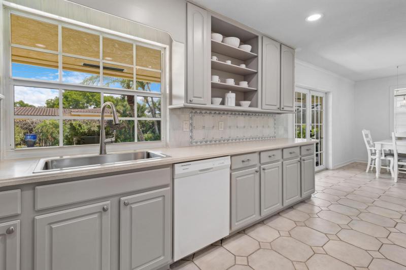  Single Family Homes Photo 13:  Fort Lauderdale,  FL 33308