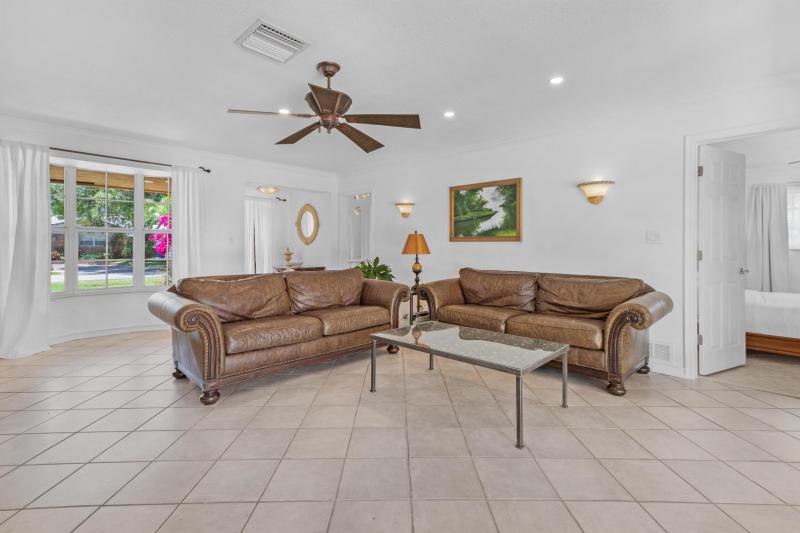  Single Family Homes Photo 8:  Fort Lauderdale,  FL 33308