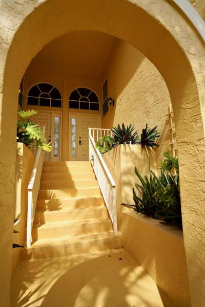  Condo & Townhome Photos