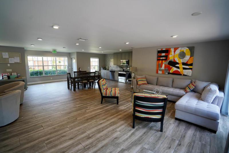  Condo & Townhome Photos
