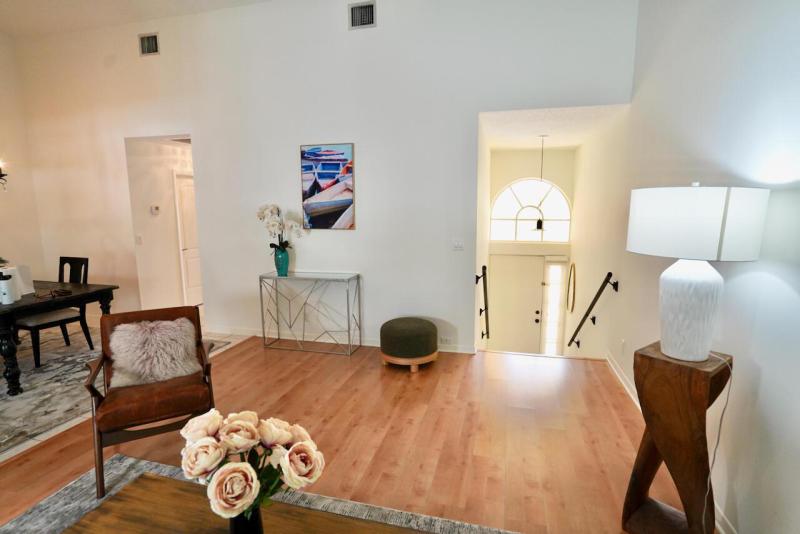  Condo & Townhome Photos