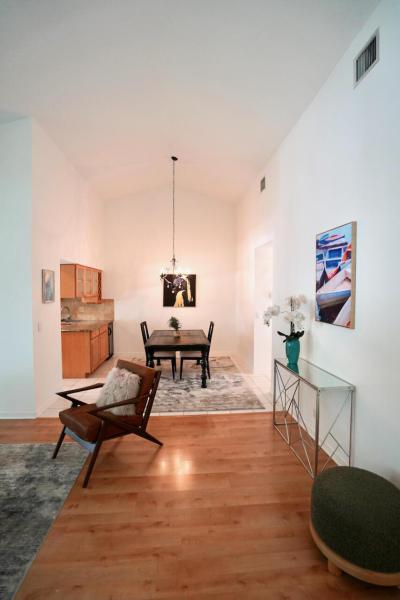  Condo & Townhome Photos