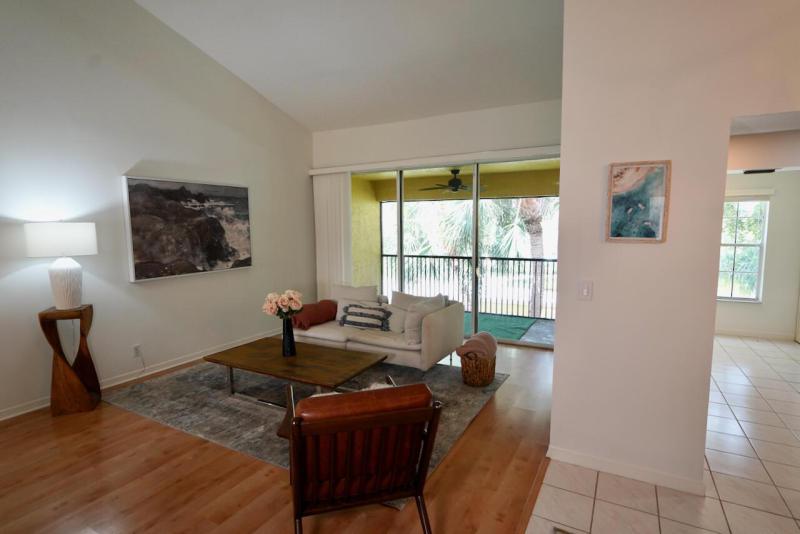  Condo & Townhome Photos