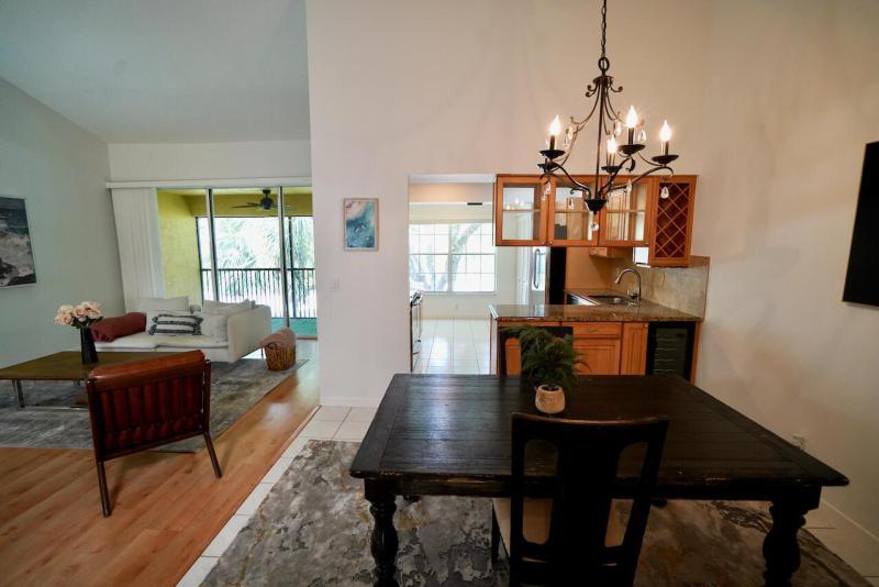  Condo & Townhome Photos