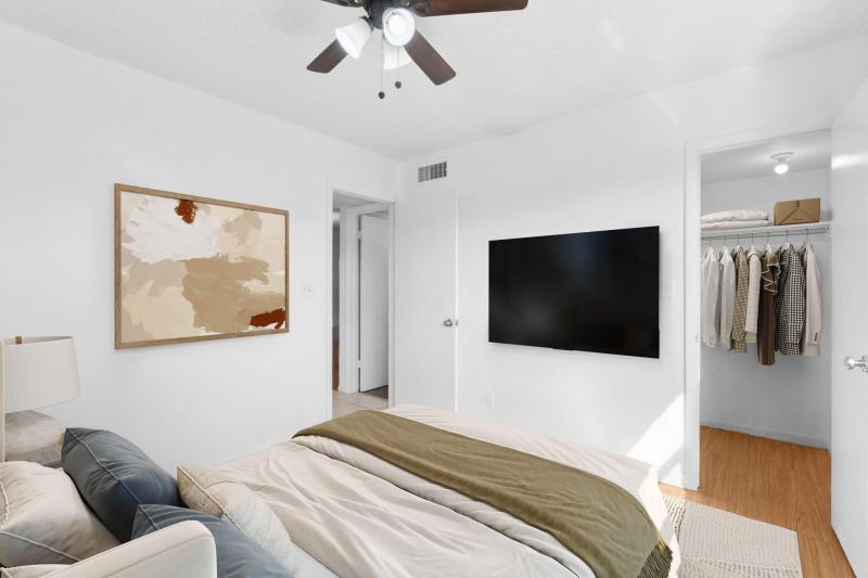  Condo & Townhome Photos