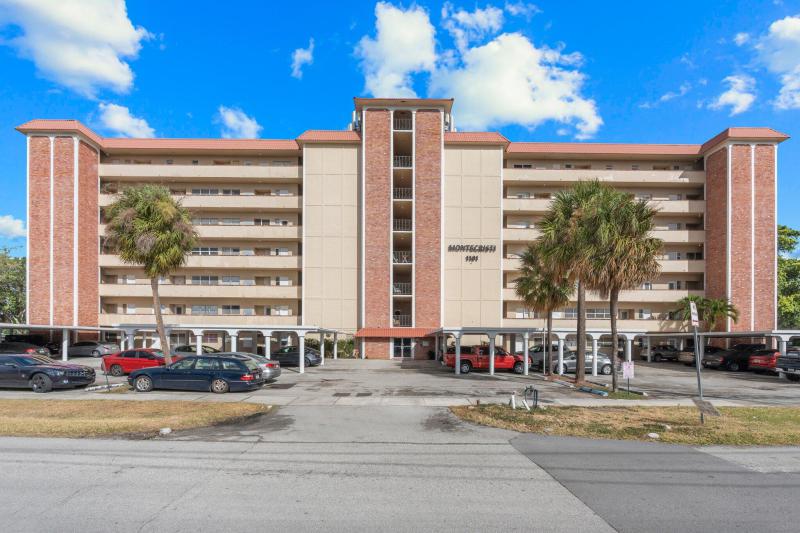  Condo & Townhome Photos