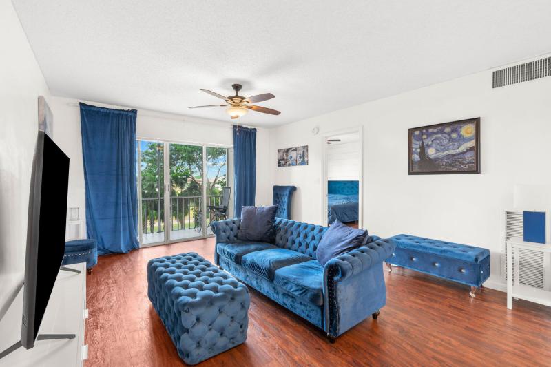  Condo & Townhome Photos