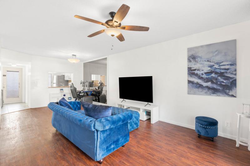  Condo & Townhome Photos