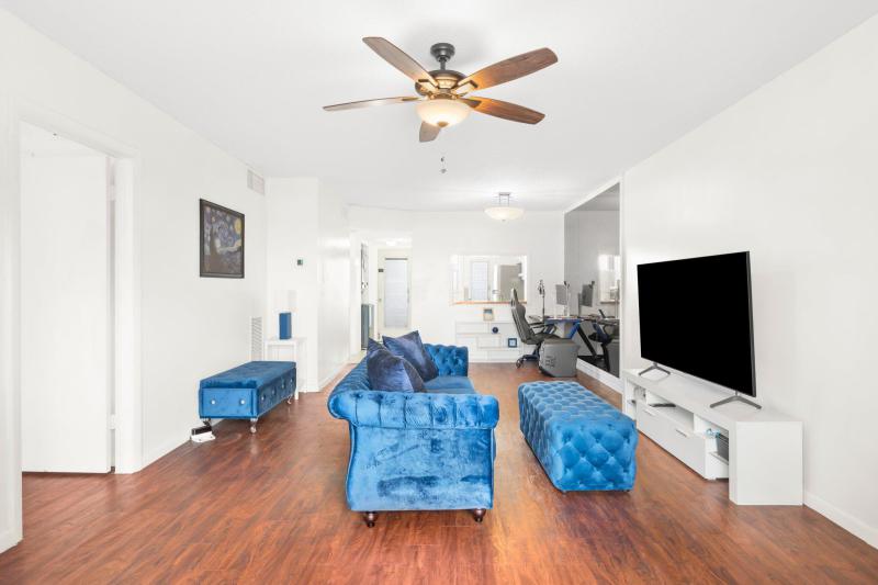  Condo & Townhome Photos