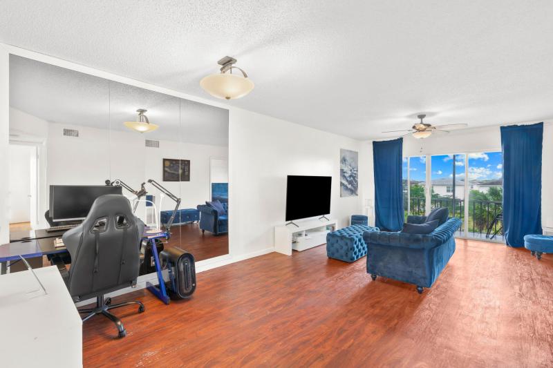  Condo & Townhome Photos