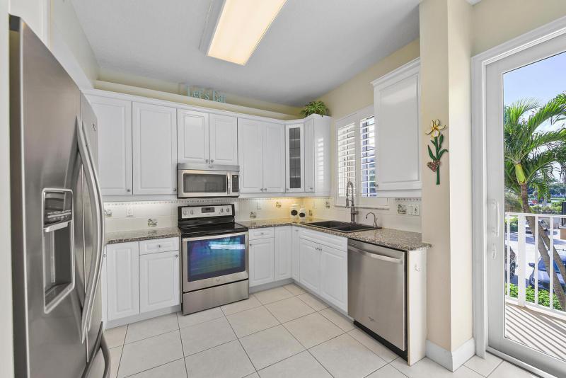  Condo & Townhome Photos