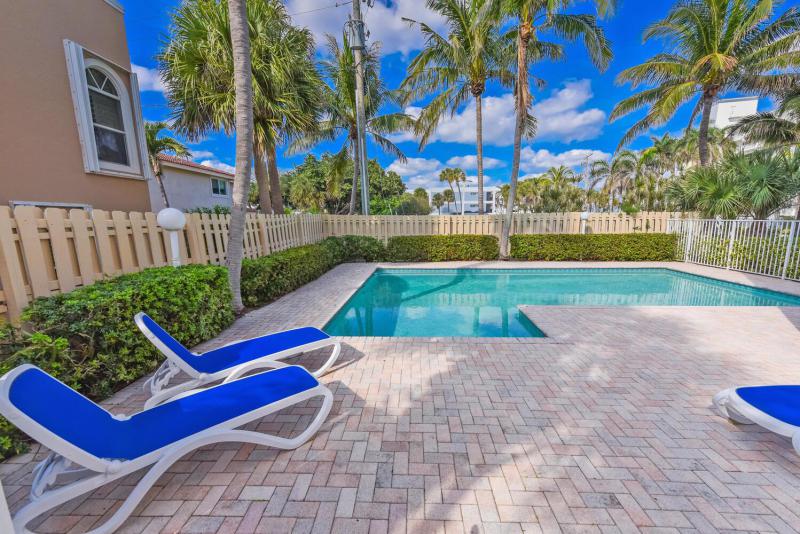  Condo & Townhome Photos