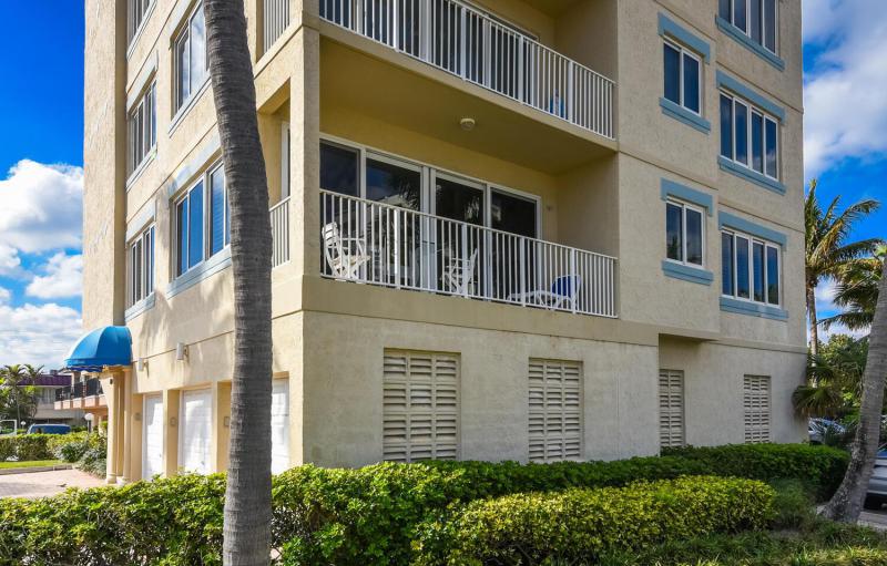  Condo & Townhome Photos