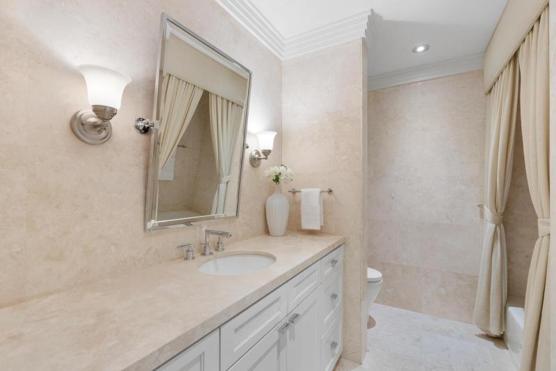  Single Family Homes Photo 10:  Palm Beach,  FL 33480