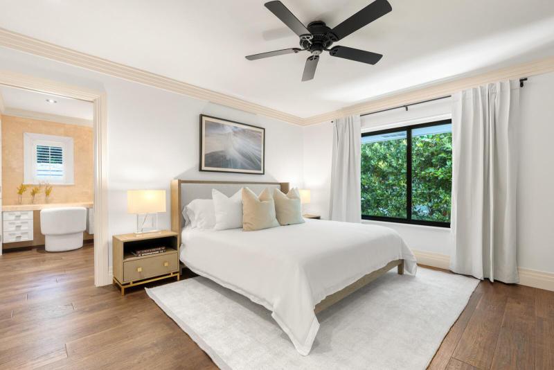  Single Family Homes Photo 13:  Palm Beach,  FL 33480