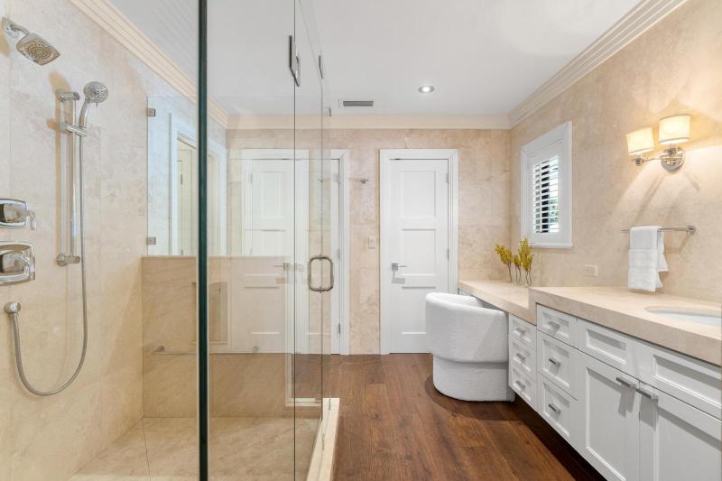  Single Family Homes Photo 15:  Palm Beach,  FL 33480