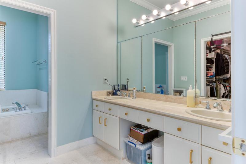  Single Family Homes Photo 14:  Palm Beach,  FL 33480