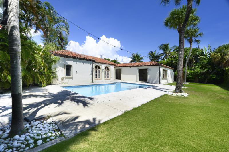  Single Family Homes Photo 2:  Palm Beach,  FL 33480