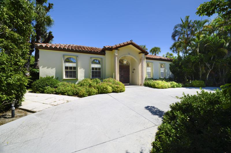  Single Family Homes Photo 22:  Palm Beach,  FL 33480