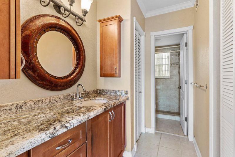  Condo & Townhome Photos
