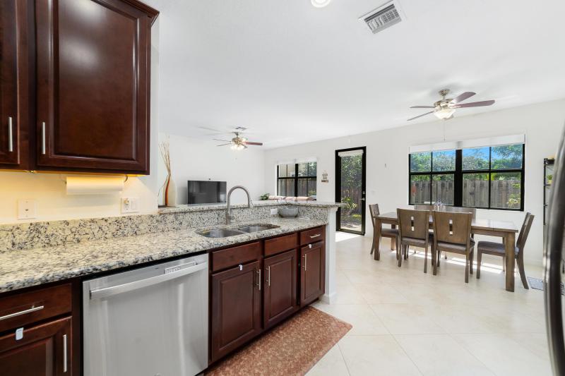  Condo & Townhome Photos