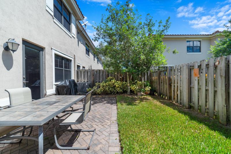  Condo & Townhome Photos
