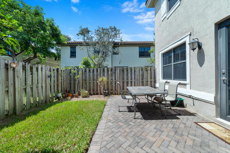  Condo & Townhome Photos