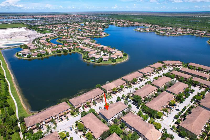  Condo & Townhome Photos