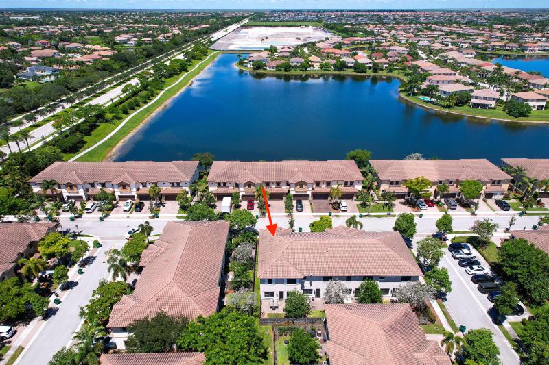  Condo & Townhome Photos