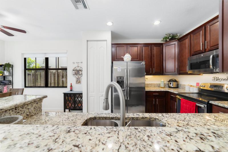  Condo & Townhome Photos