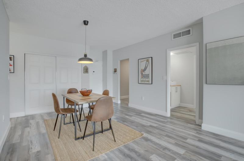  Condo & Townhome Photos