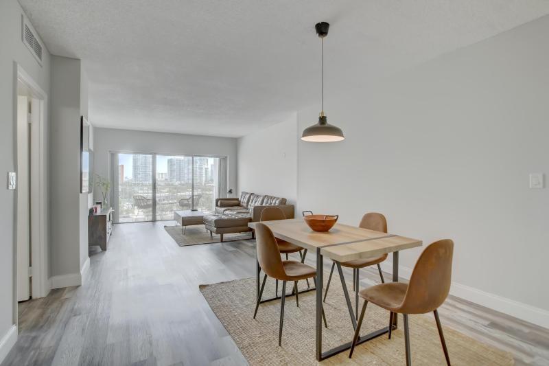  Condo & Townhome Photos