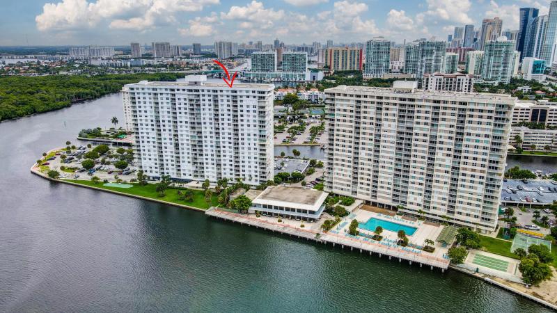 Condo & Townhome Photos