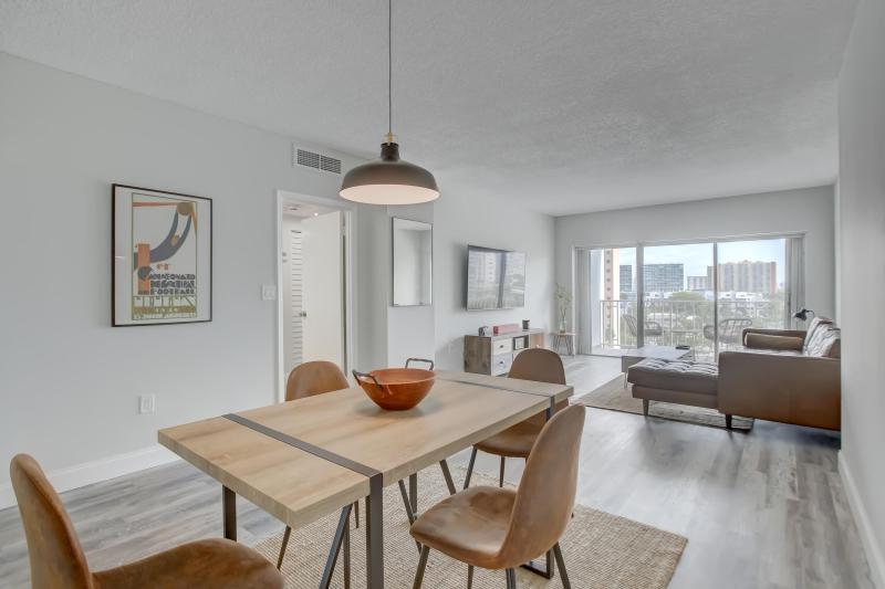  Condo & Townhome Photos