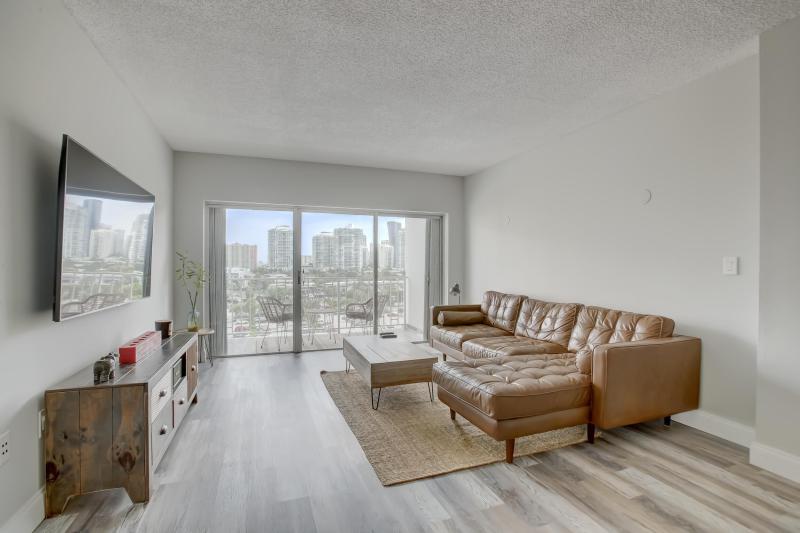  Condo & Townhome Photos