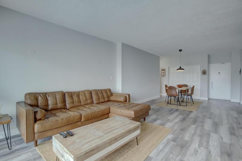 Condo & Townhome Photos