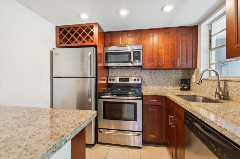  Condo & Townhome Photos