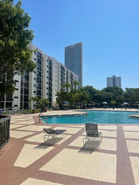  Condo & Townhome Photos