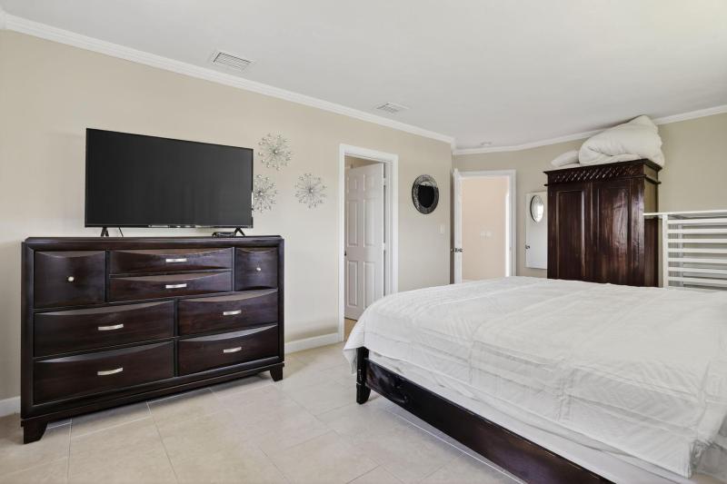  Single Family Homes Photo 12:  Lauderdale By The Sea,  FL 33062